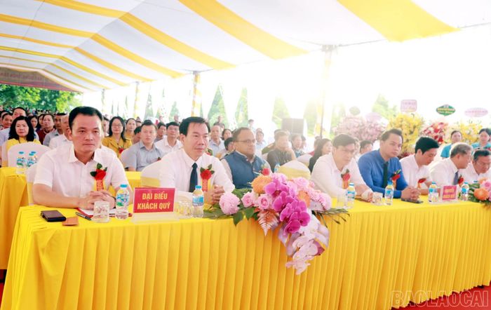 Các đại biểu dự buổi lễ.