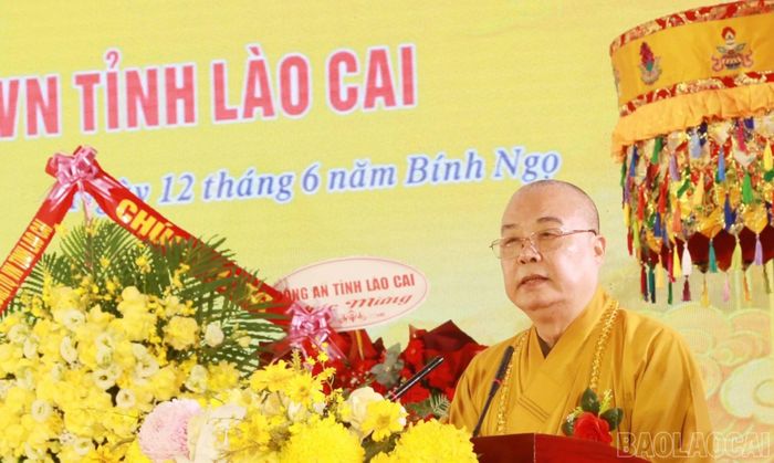 Hòa thượng Thích Thanh Nhiễu phát biểu chúc mừng lễ khởi công xây dựng chùa Tân Bảo.