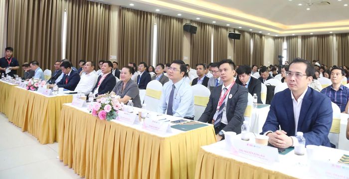 Đại biểu tham dự hội nghị.