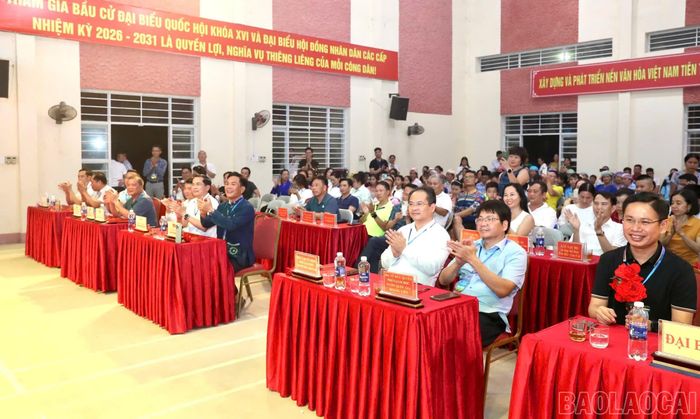  Đại biểu dự buổi lễ. 