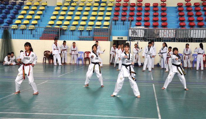 Các thí sinh dự thi nâng đai, nâng đẳng trong một kỳ thi do Liên đoàn Taekwondo Lâm Đồng tổ chức gần đây