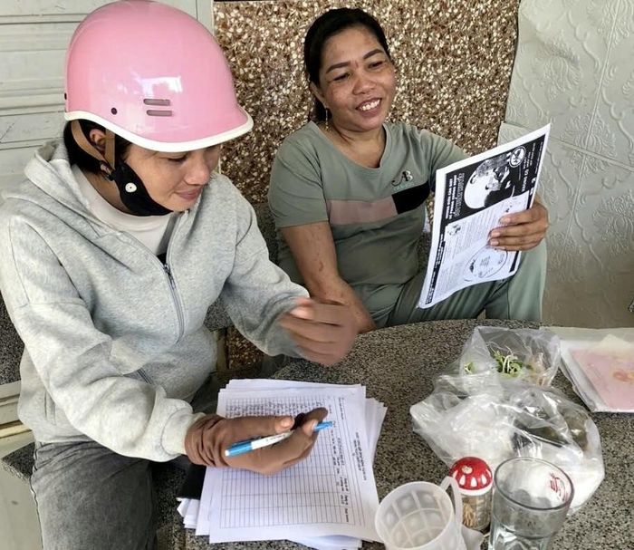 Xã Đạ Huoai kiểm tra từng hộ gia đình, vận động cam kết diệt lăng quăng phòng bệnh sốt xuất huyết