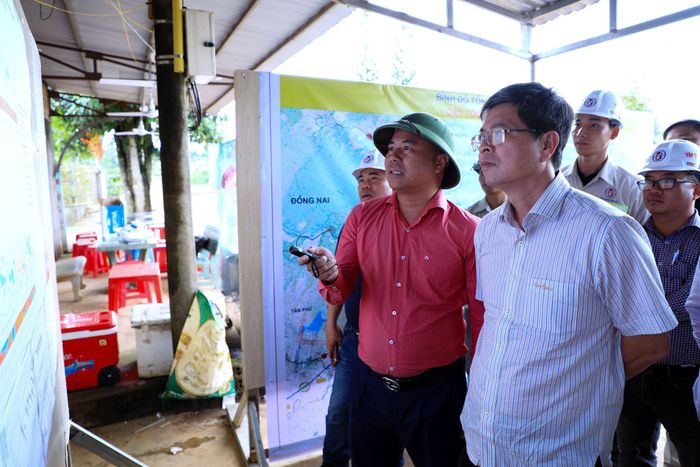 Lãnh đạo UBND tỉnh kiểm tra thực địa, nắm bắt tiến độ tại các vị trí quan trọng, ưu tiên giải phóng mặt bằng của cao tốc Tân Phú - Bảo Lộc