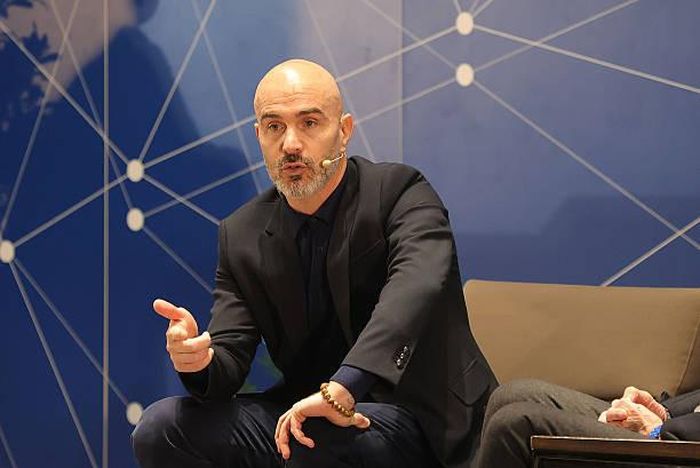 Enzo Maresca không lo lắng về 115 cáo buộc tài chính nhắm vào Manchester City.