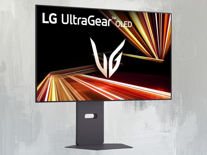 Góc nhìn nghiêng của màn hình LG 32GX870A với khả năng chống lóa tốt.