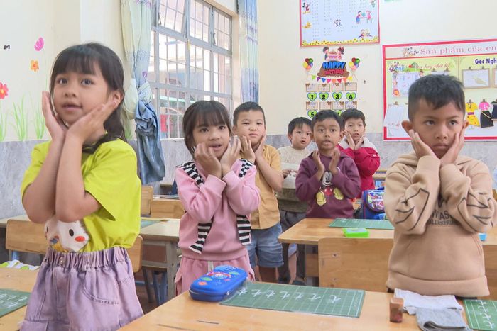 Không chỉ là học ngôn ngữ phổ thông, tiếng Việt còn là chiếc cầu nối đưa trẻ em dân tộc thiểu số Lang Biang - Đà Lạt bước ra thế giới rộng lớn hơn