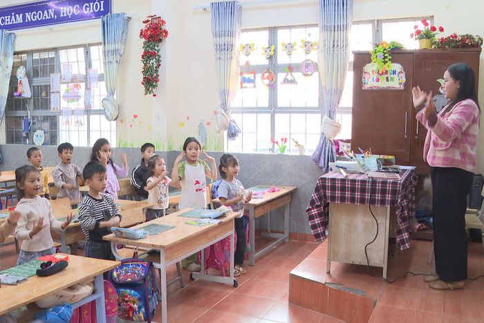 Chương trình được thiết kế gọn gàng trong 20 bài học, tập trung rèn luyện đầy đủ 4 kỹ năng: nghe, nói, đọc, viết