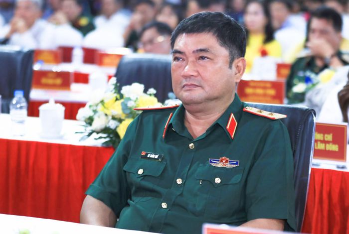 Trung tướng Lê Xuân Thế, Ủy viên Ban Chấp hành Trung ương Đảng, Tư lệnh Quân khu 7 tham dự lễ khánh thành