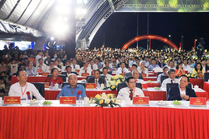 Các đồng chí nguyên lãnh đạo tỉnh Đắk Nông cũ qua các thời kỳ tham dự buổi lễ khánh thành