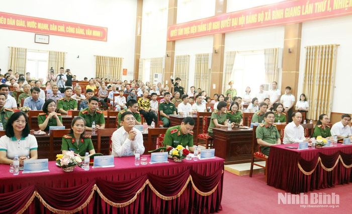 Các đại biểu tham dự chương trình.