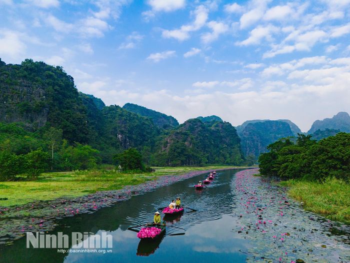 Khai thác tài nguyên di sản phục vụ du khách tại Khu du lịch Tam Cốc - Bích Động.