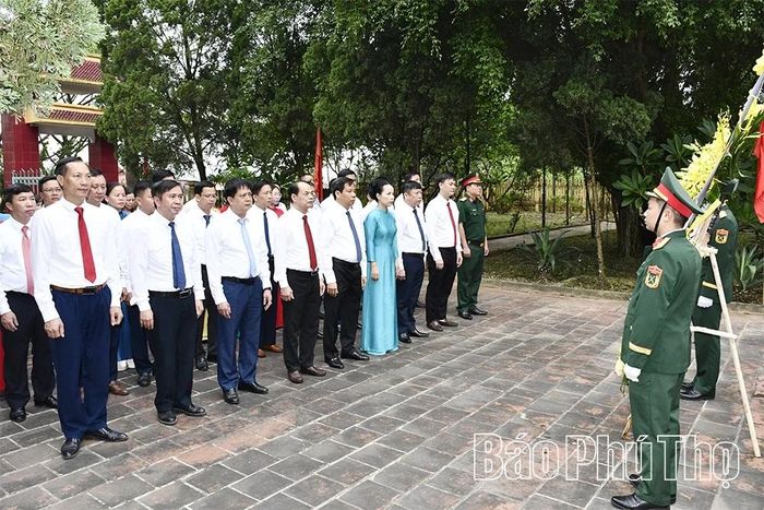 Xã Lập Thạch dâng hương tưởng nhớ các Anh hùng liệt sĩ nhân kỷ niệm 79 năm Ngày Thương binh - Liệt sĩ.