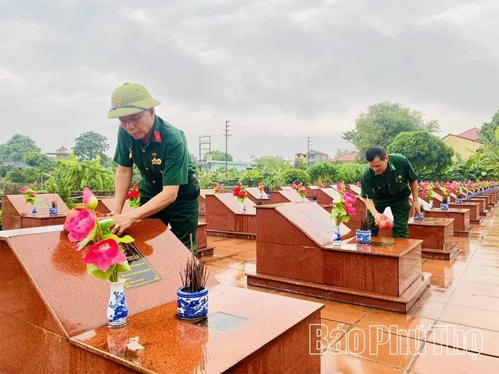 Hội Cựu chiến binh xã Thổ Tang đảm nhiệm việc trông nom, chăm sóc các Nghĩa trang liệt sĩ tại địa phương.