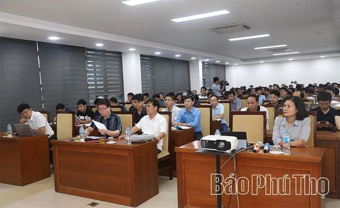 Các đại biểu tham gia hội nghị.
