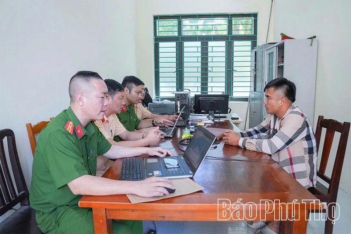 Cơ quan Cảnh sát điều tra Công an tỉnh Phú Thọ làm việc với Bùi Văn Bảo.