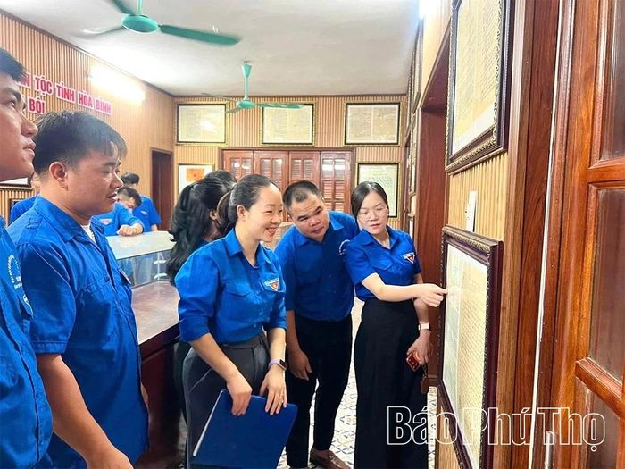 Đoàn thanh niên - Hội LHTN các xã Dũng Tiến, Kim Bôi, Hợp Kim, Mường Động và Nật Sơn phối hợp tổ chức “Hành trình về địa chỉ đỏ năm 2026” tại Di tích địa điểm Bác Hồ về thăm Huyện ủy Kim Bôi ngày 19/9/1964.