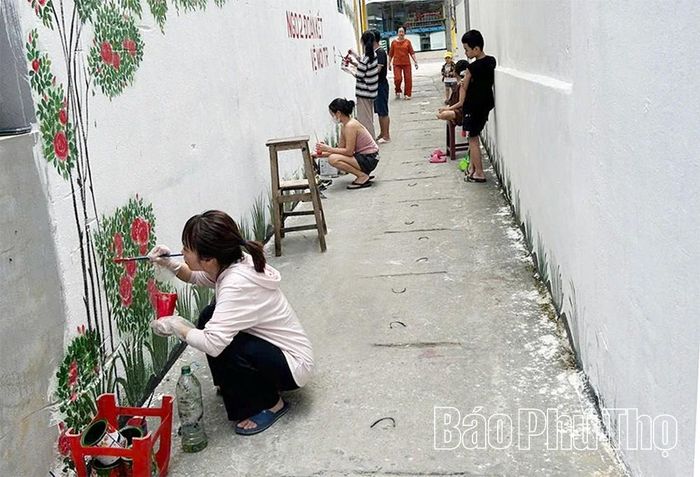 Những bức tranh bích họa trên các tuyến đường góp phần tạo điểm nhấn, làm đẹp cảnh quan đô thị phường Phúc Yên.