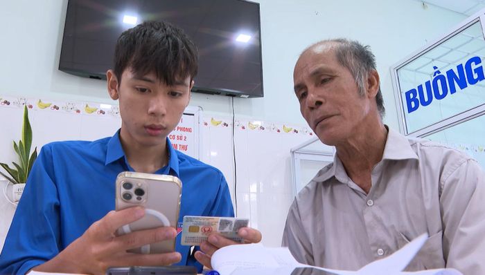Cập nhật thông tin khám chữa bệnh vào Sổ sức khỏe điện tử - Ảnh: B.C