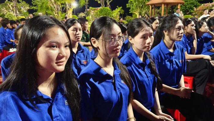 Các đoàn viên, thanh niên tham dự chương trình - Ảnh: N.M