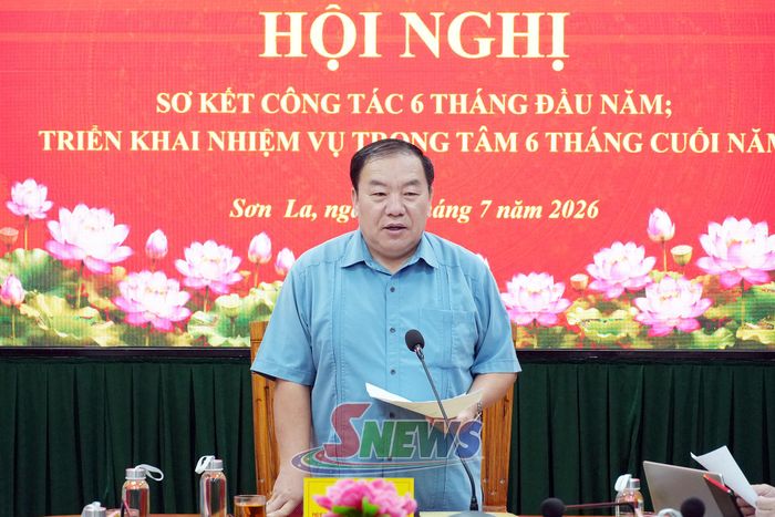 Đồng chí Chá A Của phát biểu tại hội nghị.