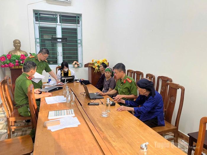 Công tác lấy mẫu tại xã Thượng Nông diễn ra khẩn trương.