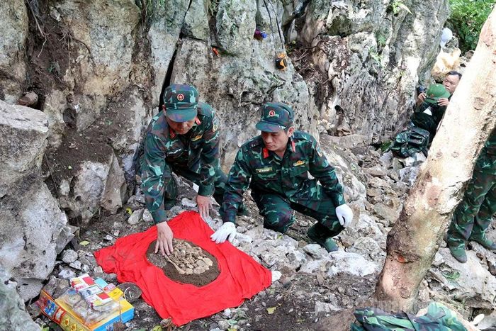 Sau 40 năm nằm lại giữa núi rừng, nhiều bộ hài cốt liệt sỹ không còn nguyên vẹn.