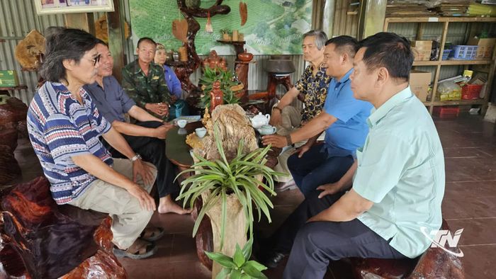 Góc thưởng trà của gia đình anh Nguyễn Đức Trọng, xóm 19, xã Đồng Hỷ thường xuyên đón khách đến thưởng thức chè hữu cơ.