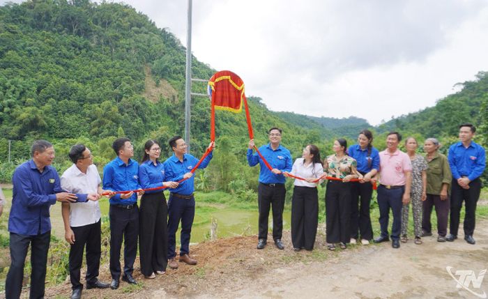 Khánh thành công trình đèn năng lượng mặt trời tại thôn Rã Bản.