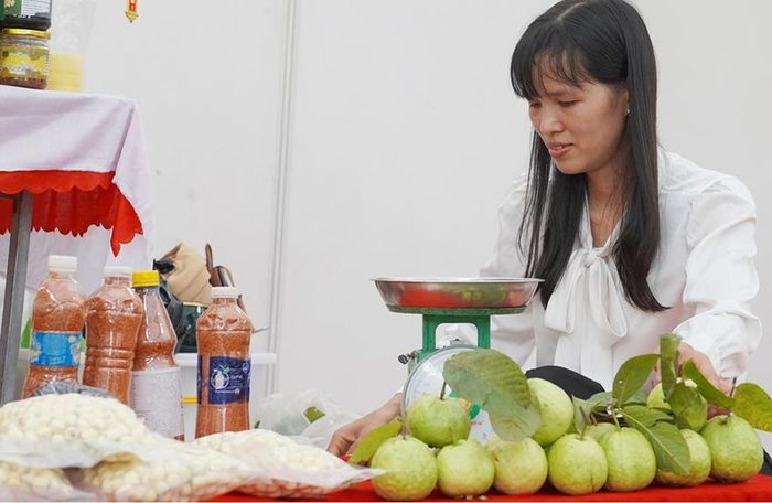  Sản phẩm của các xã, phường tham gia hội chợ.