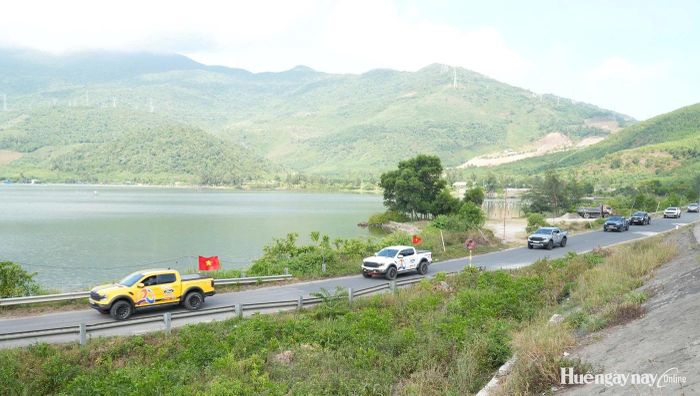 Khoảng 300 xe bán tải tham gia diễu hành và các hoạt động trong ngày hội. Ảnh: C.Tuyển