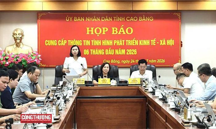 Đồng chí Hoàng Hồng Diệu, Phó Trưởng Ban Tuyên giáo và Dân vận Tỉnh ủy định hướng công tác thông tin tuyên truyền trong thời gian tới.