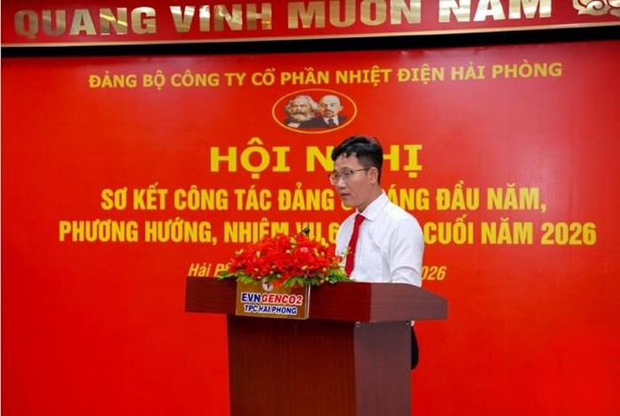 Đ/c Bùi Trung Sơn, Ủy viên Ban Thường vụ phụ trách Đảng bộ, Thành viên Hội đồng quản trị phát biểu kết luận hội nghị.