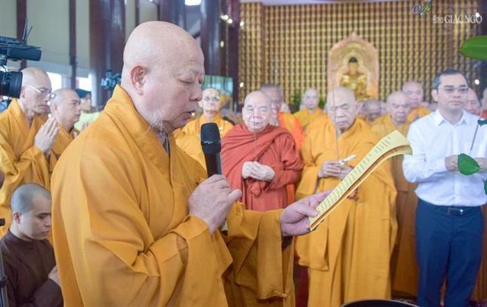Hòa thượng Thích Lệ Trang cử xướng, truy tán anh linh liệt sĩ, đồng bào yêu nước 