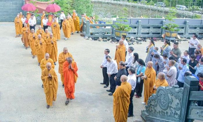 Rước linh vị các anh hùng liệt sĩ tại Khu truyền thống cách mạng Mậu Thân (xã Tân Nhựt) và Khu di tích dân công hỏa tuyến (xã Vĩnh Lộc) về Học viện Phật giáo Việt Nam tại TP.HCM