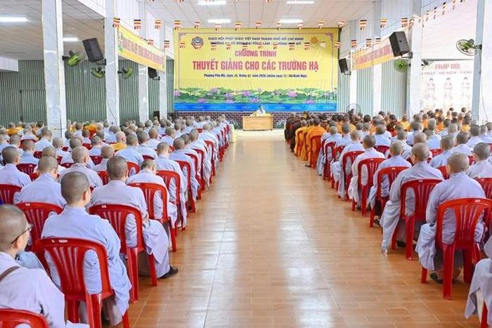 600 Tăng Ni hành giả an cư tham dự buổi chuyên đề