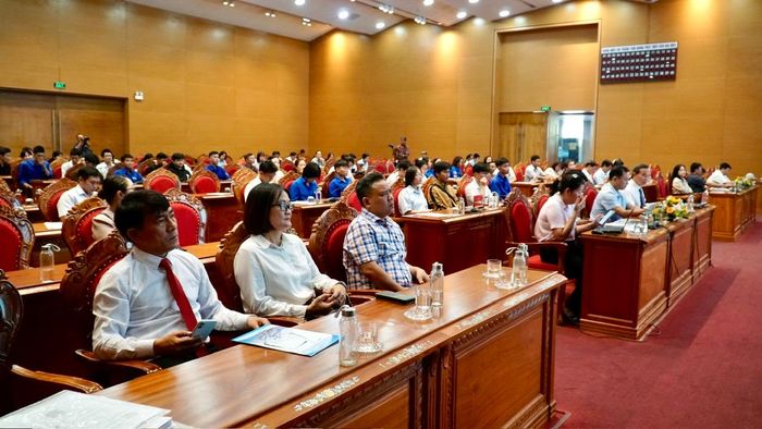 Các đại biểu tham dự buổi lễ phát động.