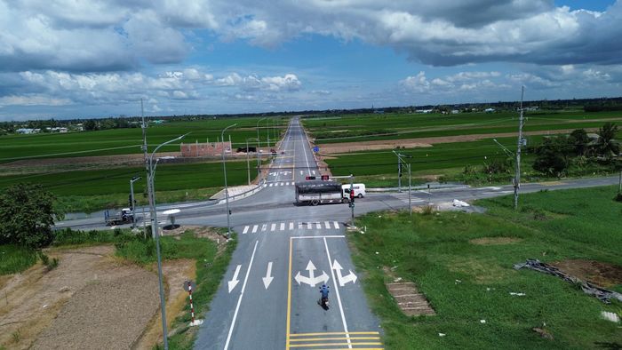 Một đoạn đường ĐT864 vừa được thông xe.