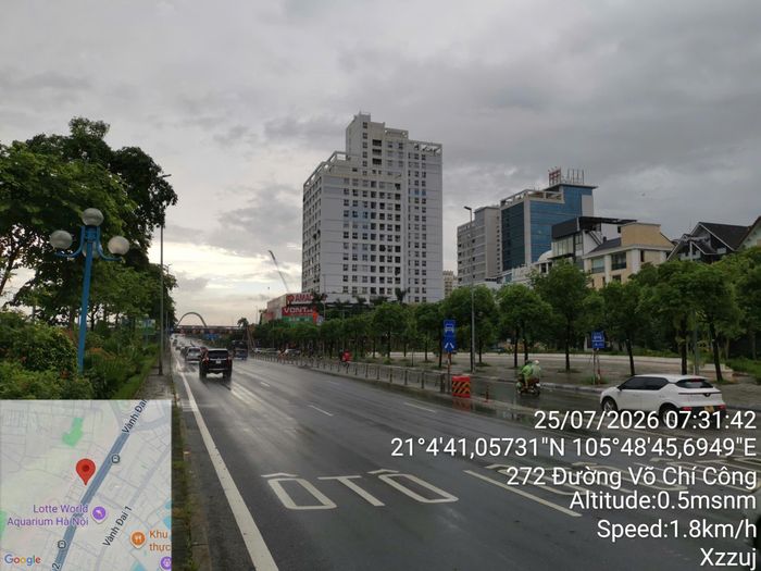 Đường Võ Chí Công là khu vực ngập sâu nhất trong trận mưa rạng sáng 25/7; lực lượng chức năng đã khẩn trương vận hành bơm, tổ chức tiêu thoát nước, đưa giao thông trở lại bình thường.
