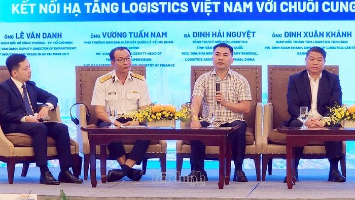 Ông Vương Tuấn Nam - Phó Trưởng ban Giám sát quản lý về Hải quan (Cục Hải quan) chia sẻ tại sự kiện. Ảnh: Việt Dũng.