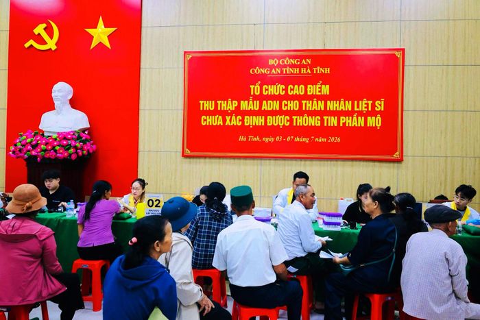 Hà Tĩnh tổ chức cao điểm thu nhận mẫu ADN phục vụ xác định danh tính liệt sĩ. Ảnh: H.Phong