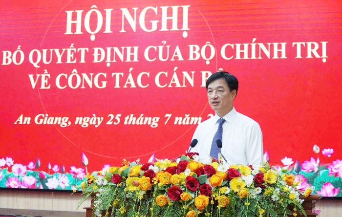 Trưởng Ban Tổ chức Trung ương Nguyễn Duy Ngọc phát biểu tại Hội nghị. Ảnh: Trần Lĩnh