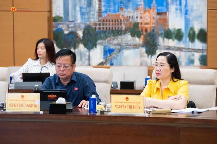 Các đại biểu tham dự phiên họp. Ảnh: Phạm Thắng