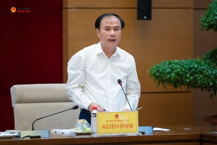 Thứ trưởng Bộ Xây dựng Nguyễn Văn Sinh phát biểu. Ảnh: Phạm Thắng