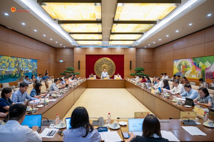 Quang cảnh phiên họp