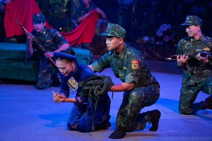 Nhiều hình ảnh trong chương trình khiến khán giả dâng trào cảm xúc