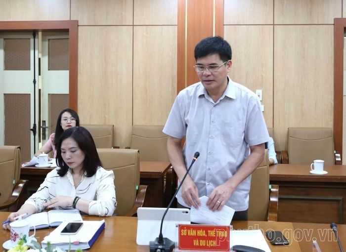 Giám đốc Sở Văn hóa, Thể thao và Du lịch tỉnh Phú Thọ Dương Hoàng Hương phát biểu thảo luận tại hội nghị. (Nguồn ảnh: Cổng thông tin điện tử tỉnh Phú Thọ)