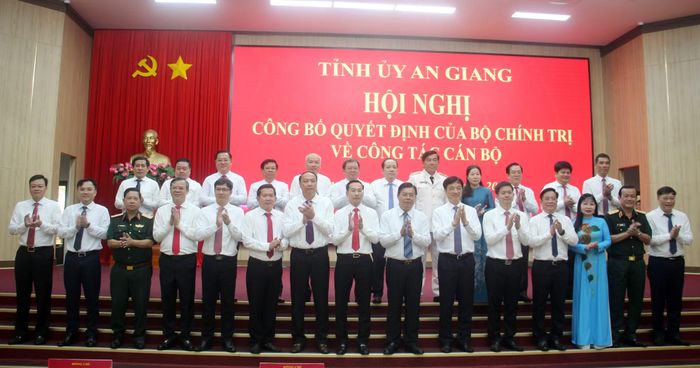 Các đại biểu tham dự hội nghị.