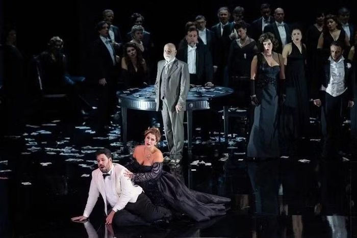 Các nghệ sĩ Nhà hát Giuseppe Verdi di Trieste sẽ đưa La Traviata chuẩn phong cách Ý đến Nhà hát Hồ Gươm.