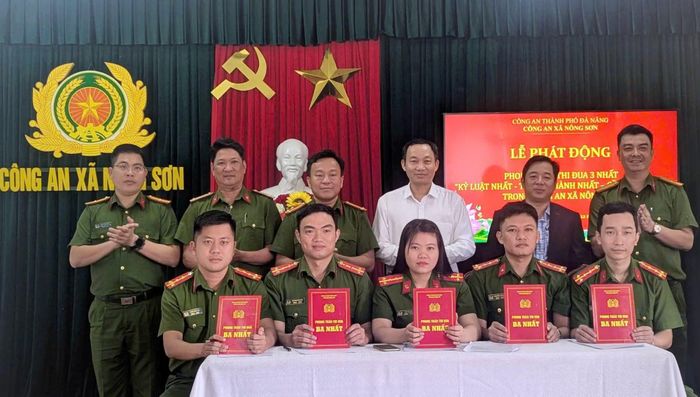 Các tổ nghiệp vụ Công an xã Nông Sơn ký giao ước thi đua triển khai sâu rộng, hiệu quả phong trào thi đua "Ba Nhất".