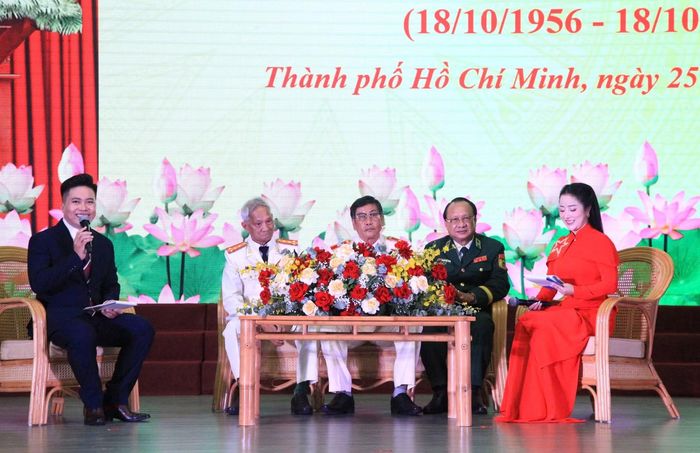 Chương trình giao lưu chủ đề: Phòng Cảnh vệ miền Nam giai đoạn kháng chiến chống Mỹ, cứu nước với sự tham gia các khách mời: Thiếu tướng Trương Giang Long, Thiếu tướng Nguyễn Hoài Phương, Đại tá Trần Văn Năm.